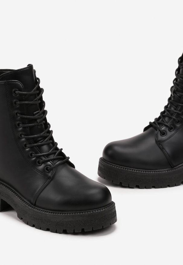 Renee - Czarne Botki Workery na Platformie z Protektorem Venar. Okazja: na co dzień. Zapięcie: sznurówki. Kolor: czarny. Materiał: jeans, skóra. Obcas: na platformie. Styl: casual