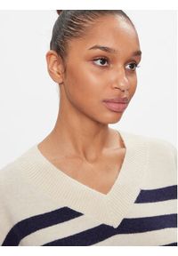 Vero Moda Sukienka dzianinowa 10291350 Beżowy Loose Fit. Kolor: beżowy. Materiał: syntetyk