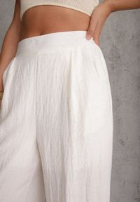 Renee - Beżowe Szerokie Spodnie Casual High Waist ze Strukturalnej Tkaniny Hyrarpia. Okazja: na co dzień. Stan: podwyższony. Kolor: beżowy. Materiał: tkanina. Styl: casual #3