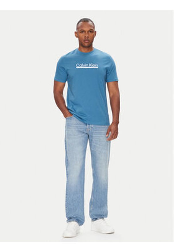 Calvin Klein T-Shirt Outline Tape Graphic LV04RC852G Niebieski Regular Fit. Kolor: niebieski. Materiał: bawełna
