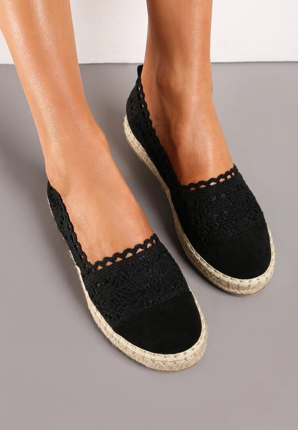 Renee - Czarne Espadryle Vylixis. Nosek buta: okrągły. Zapięcie: bez zapięcia. Kolor: czarny. Materiał: materiał. Szerokość cholewki: normalna. Wzór: aplikacja, gładki, ażurowy, haft. Sezon: lato