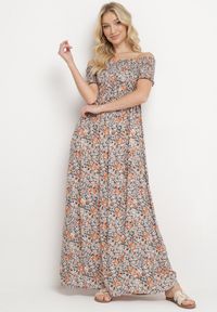 Born2be - Granatowo-Pomarańczowa Sukienka Hiszpanka Długa z Bawełny w Kwiatowy Print Mrosa. Typ kołnierza: dekolt hiszpanka. Kolor: niebieski. Materiał: bawełna. Wzór: nadruk, kwiaty. Sezon: wiosna, lato. Typ sukienki: z odkrytymi ramionami. Styl: elegancki, boho. Długość: maxi #3