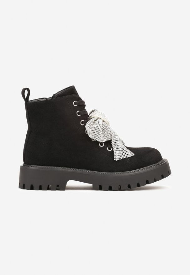 Born2be - Czarne Sznurowane Botki na Grubej Podeszwie z Cyrkoniową Kokardą Naonetta. Okazja: na co dzień. Zapięcie: sznurówki. Kolor: czarny. Materiał: jeans. Wzór: aplikacja. Obcas: na obcasie. Styl: elegancki, casual. Wysokość obcasa: średni