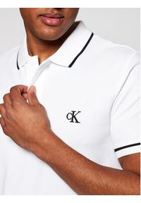 Calvin Klein Jeans Polo J30J315603 Biały Slim Fit. Typ kołnierza: polo. Kolor: biały. Materiał: bawełna #3