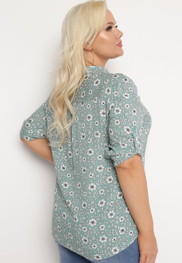 Born2be - Miętowa Bluzka Koszulowa w Kwiaty z Wiskozowej Tkaniny Railen. Kolekcja: plus size. Kolor: miętowy. Materiał: tkanina, wiskoza. Wzór: kwiaty