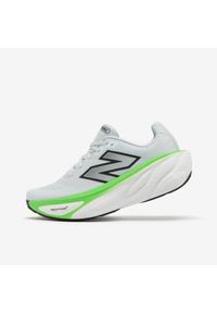 Buty do biegania męskie New Balance Fresh Foam X More V5. Kolor: biały, wielokolorowy, zielony. Materiał: włókno, kauczuk. Szerokość cholewki: normalna. Sport: bieganie