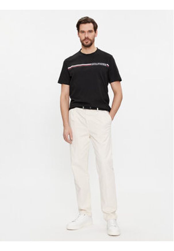 TOMMY HILFIGER - Tommy Hilfiger T-Shirt Monotype MW0MW33688 Czarny Regular Fit. Kolor: czarny. Materiał: bawełna