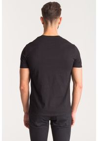 Czarny t-shirt Armani Exchange z nadrukiem. Kolor: czarny. Wzór: nadruk