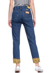 Wrangler - WRANGLER RETRO BOYFRIEND B&Y DARK HORSE W243SW22W. Wzór: jednolity, aplikacja. Styl: retro