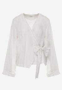 Born2be - Biała Kopertowa Bluzka z Wiskozy Ozdobiona Wiązaniem Velanitte. Okazja: na co dzień. Kolor: biały. Materiał: wiskoza. Wzór: aplikacja. Styl: casual, elegancki, wizytowy #6