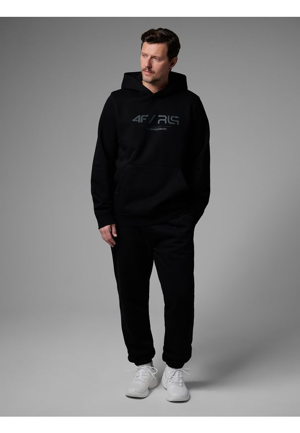 4f - 4F Bluza dresowa regular z kapturem męska 4F x Robert Lewandowski - czarna XXL. Okazja: na co dzień, na spacer. Typ kołnierza: kaptur. Kolor: czarny. Materiał: dresówka. Wzór: nadruk. Styl: casual, sportowy