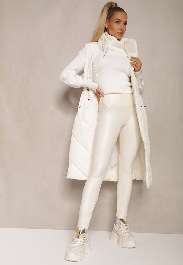 Renee - Białe Legginsy z Ekoskóry High Waist z Imitacjami Kieszeni Salabria. Okazja: na co dzień. Stan: podwyższony. Kolor: biały. Materiał: skóra, materiał. Długość: długie. Styl: casual, elegancki, wizytowy