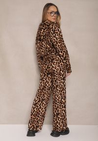 Renee - Brązowy Komplet Dresowy w Panterkowy Print Bluza i Spodnie o Szerokim Kroju Zelhira. Kolor: brązowy. Materiał: dresówka. Wzór: nadruk #5