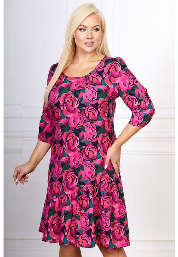 Moda Size Plus Iwanek - Amarantowa sukienka Leta w kwiaty PLUS SIZE XXL WIOSNA. Okazja: na co dzień. Kolekcja: plus size. Kolor: różowy. Materiał: tkanina, elastan, poliester. Wzór: kwiaty. Sezon: wiosna. Typ sukienki: dla puszystych. Styl: casual, elegancki