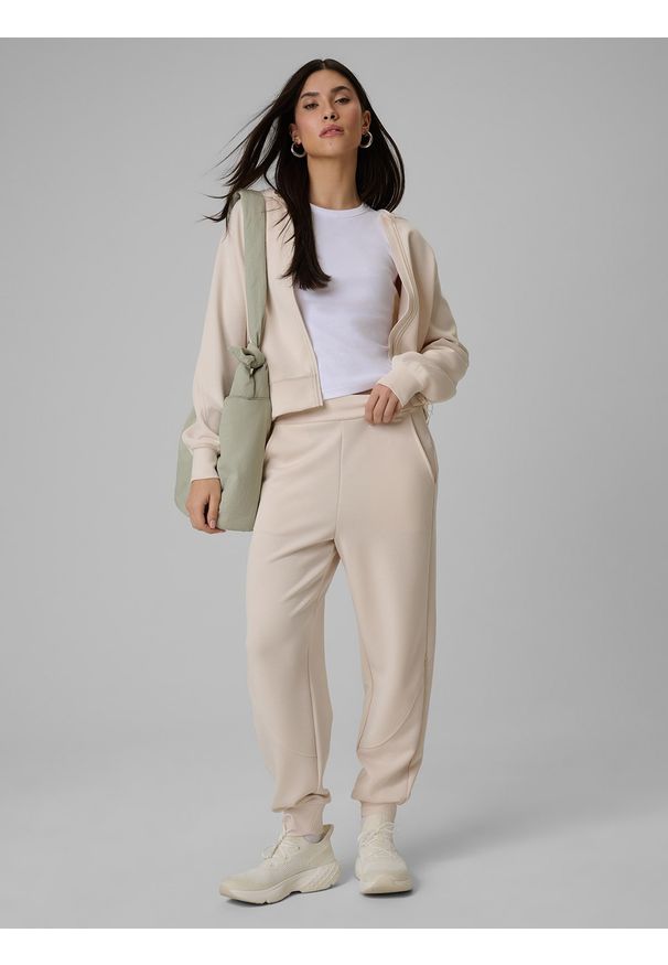 4f - 4F Bluza dresowa regular z modalem damska - beżowa XXL. Okazja: na co dzień. Typ kołnierza: kaptur. Kolor: beżowy. Materiał: dresówka. Długość rękawa: raglanowy rękaw. Długość: krótkie. Wzór: gładki. Styl: casual