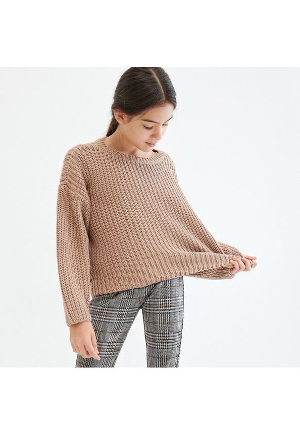 Reserved - Dzianinowy sweter w prążki - Brązowy. Kolor: brązowy. Materiał: dzianina. Wzór: prążki