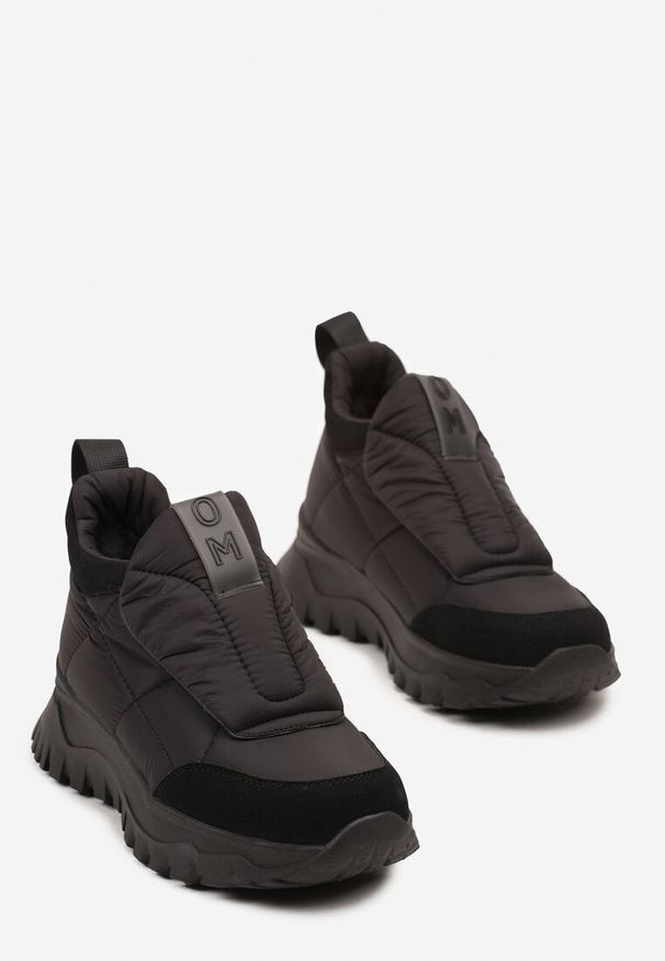 Born2be - Czarne Sneakersy na Grubej Podeszwie z Pikowaną Cholewką i Napisem Resisha. Okazja: na co dzień. Kolor: czarny. Materiał: jeans. Szerokość cholewki: normalna. Wzór: napisy
