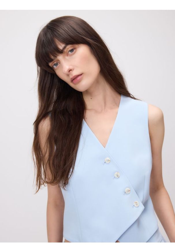 Reserved - Garniturowa kamizelka z wiskozą - jasnoniebieski. Kolor: niebieski. Materiał: wiskoza