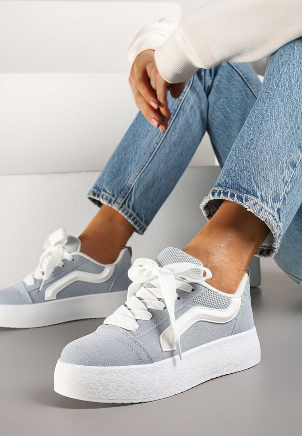 Born2be - Jasnoniebieskie Sneakersy w Stylu Klasycznych Tenisówek na Platformie Nurimea. Okazja: na co dzień. Kolor: niebieski. Materiał: jeans. Obcas: na platformie