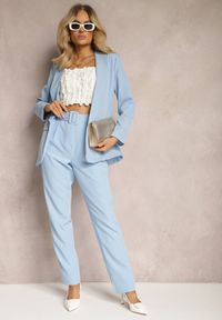 Renee - Jasnoniebieskie Spodnie Garniturowe High Waist z Paskiem Wenus. Okazja: na spotkanie biznesowe, na co dzień. Stan: podwyższony. Kolor: niebieski. Materiał: tkanina, materiał. Wzór: jednolity, gładki. Styl: casual, biznesowy