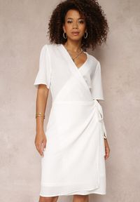 Renee - Biała Sukienka Kopertowa z Wiązaniem Swettia. Kolor: biały. Typ sukienki: kopertowe #4