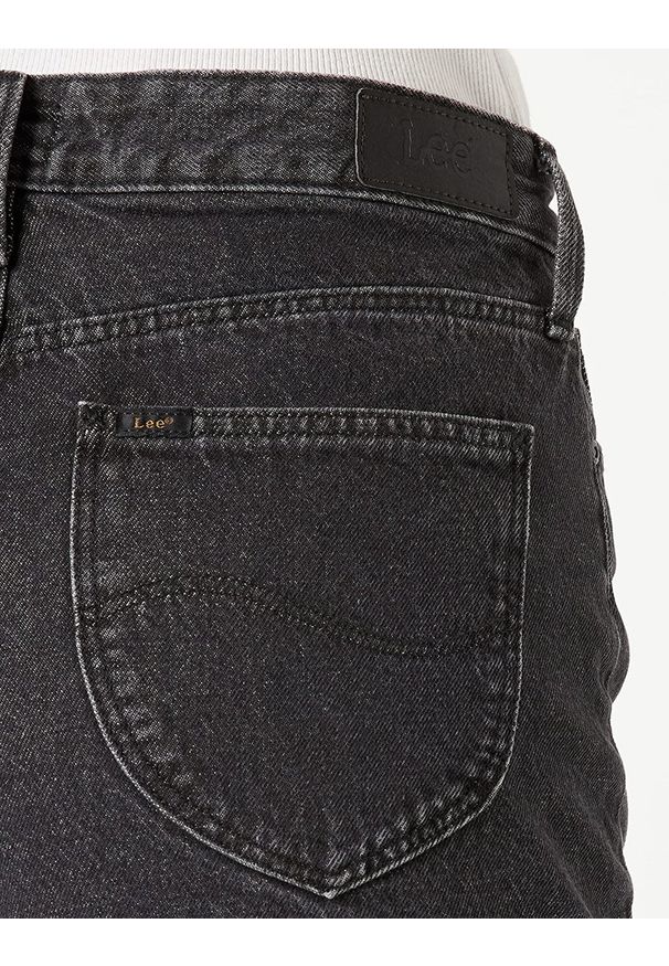 Lee - LEE MOM SHORT DAMSKIE SZORTY JEANSOWE L37MCNPV 112108019. Materiał: jeans