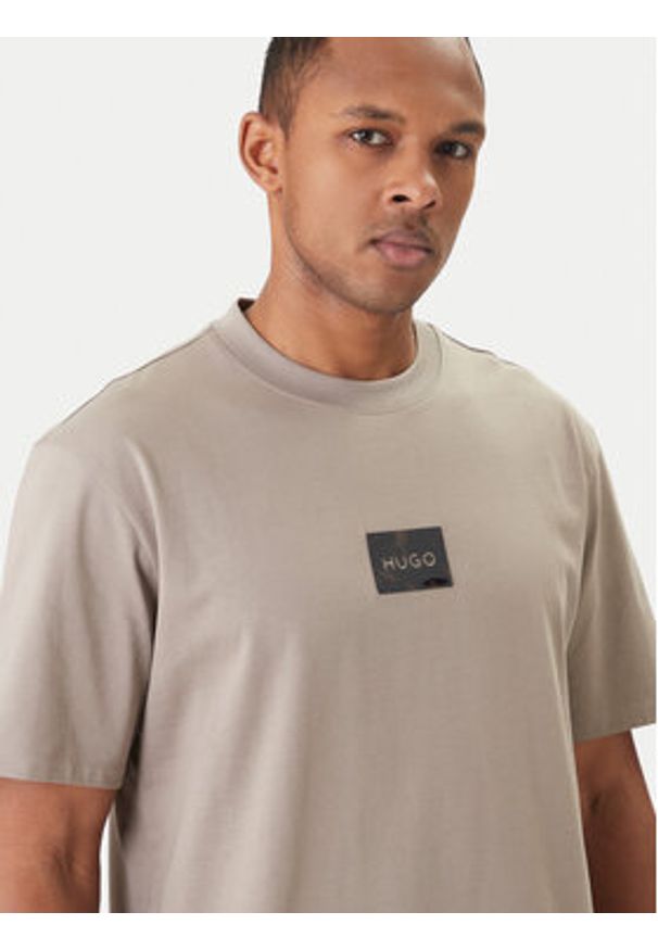 Hugo - HUGO T-Shirt Dumeon 50557445 Beżowy Regular Fit. Kolor: beżowy. Materiał: bawełna