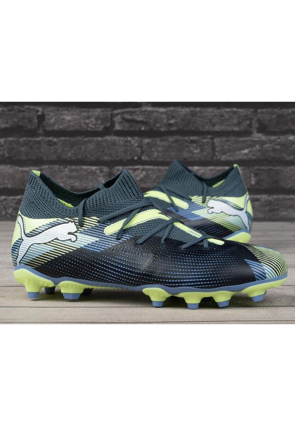 Dziecięce buty piłkarskie Puma Future Match FG/AG. Zapięcie: sznurówki. Kolor: szary, biały, zielony, wielokolorowy, żółty. Materiał: materiał. Szerokość cholewki: normalna. Sport: piłka nożna