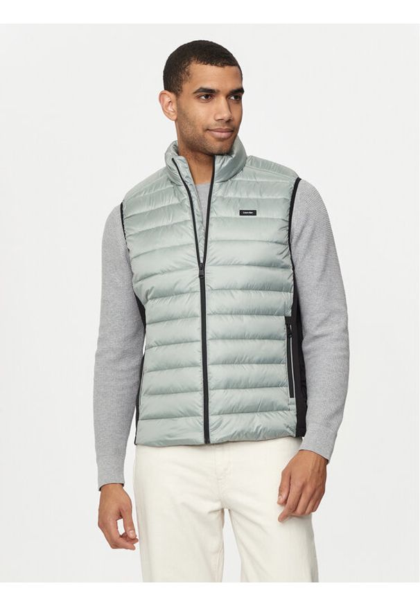 Calvin Klein Kamizelka Recycled Side Logo K10K108292 Zielony Regular Fit. Kolor: zielony. Materiał: syntetyk
