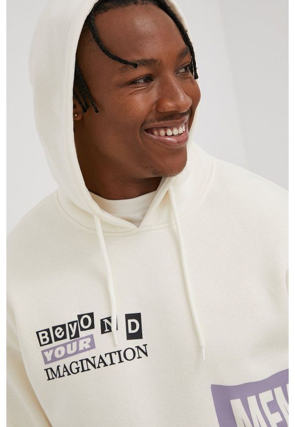 Jack & Jones Bluza męska kolor kremowy z kapturem z nadrukiem. Typ kołnierza: kaptur. Kolor: beżowy. Materiał: dzianina. Wzór: nadruk