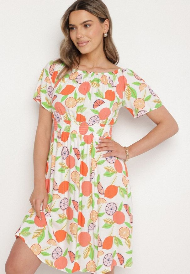 Born2be - Pomarańczowa Sukienka Hiszpanka z Bawełną i Motywem Cytrusów Avfila. Okazja: na co dzień. Typ kołnierza: dekolt hiszpanka. Kolor: pomarańczowy. Materiał: bawełna. Sezon: lato. Styl: casual, elegancki