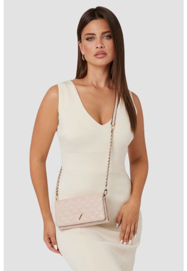 Guess - GUESS Damski portfel na łańcuszku w kolorze taupe Giully II Mini. Kolor: beżowy. Materiał: materiał