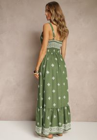 Renee - Zielona Sukienka z Wiskozą o Rozkloszowanym Kroju na Ramiączkach w Boho Print Leaella. Okazja: na co dzień. Typ kołnierza: dekolt kwadratowy. Kolor: zielony. Materiał: wiskoza. Długość rękawa: na ramiączkach. Wzór: nadruk. Typ sukienki: rozkloszowane. Styl: boho #3