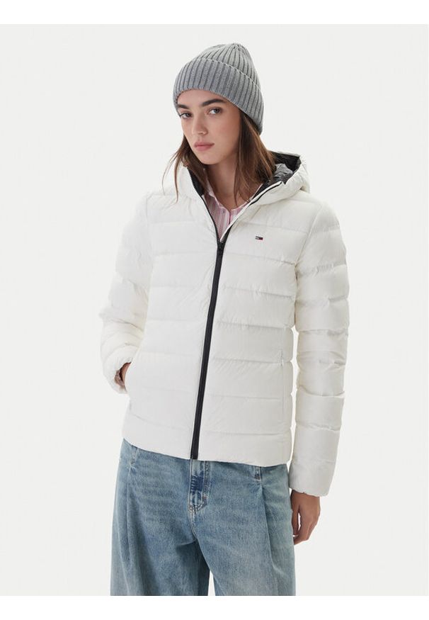 Tommy Jeans Kurtka puchowa DW0DW21617 Biały Regular Fit. Kolor: biały. Materiał: syntetyk