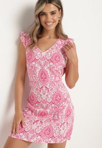 Born2be - Różowa Kwiecista Sukienka Mini z Materiałowym Paskiem i Falbankami Caidin. Okazja: na co dzień. Typ kołnierza: kołnierz z falbankami. Kolor: różowy. Materiał: materiał. Styl: casual. Długość: mini #1