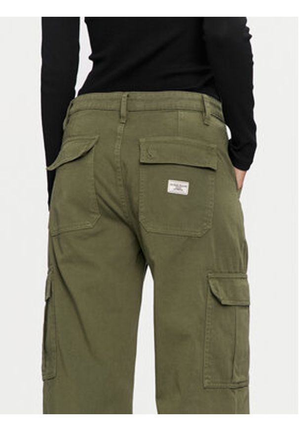 Guess Jeans Spodnie cargo W4YB61 WGCV1 Khaki Relaxed Fit. Kolor: brązowy. Materiał: bawełna