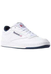 Buty do chodzenia damskie Reebok Club C 85. Zapięcie: sznurówki. Kolor: biały, niebieski, wielokolorowy. Materiał: skóra, materiał. Szerokość cholewki: normalna. Model: Reebok Club. Sport: turystyka piesza