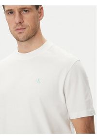 Calvin Klein Jeans T-Shirt Painted J30J327523 Biały Regular Fit. Kolor: biały. Materiał: bawełna #4