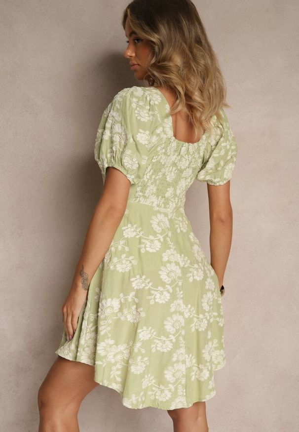 Renee - Zielona Sukienka w Kwiaty z Bufiastymi Rękawami Deviriel. Okazja: na co dzień. Typ kołnierza: dekolt kwadratowy. Kolor: zielony. Wzór: kwiaty. Typ sukienki: proste. Styl: casual, klasyczny