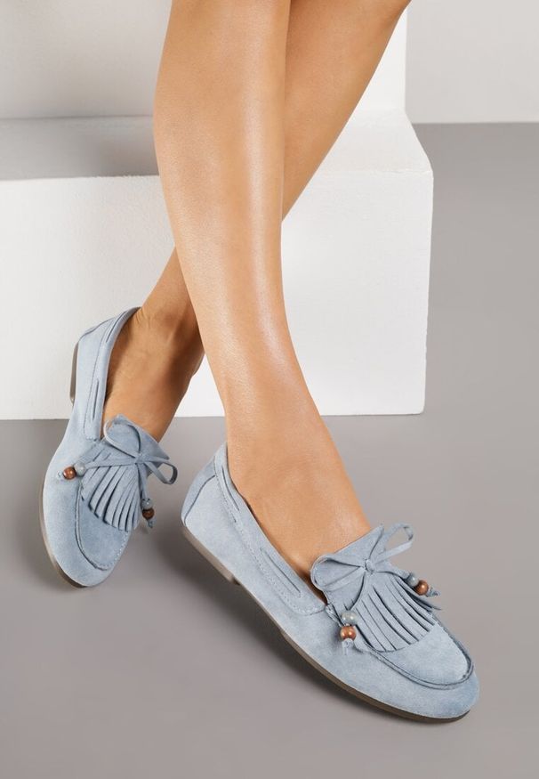 Renee - Niebieskie Mokasyny z Koralikami Kokardą i Frędzlami Nahda. Okazja: na co dzień. Kolor: niebieski. Materiał: jeans. Styl: casual, street