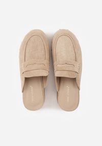 Renee - Beżowe Klapki Drewniaki o Fasonie Loafersów z Ozdobnymi Nitami Sargita. Okazja: na co dzień. Kolor: beżowy. Materiał: skóra. Wzór: haft. Styl: casual, elegancki #4