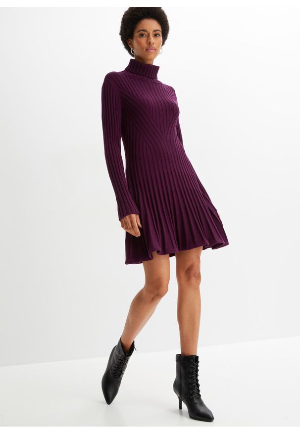 bonprix - Sukienka dzianinowa z golfem. Typ kołnierza: golf. Kolor: fioletowy. Materiał: dzianina. Wzór: prążki