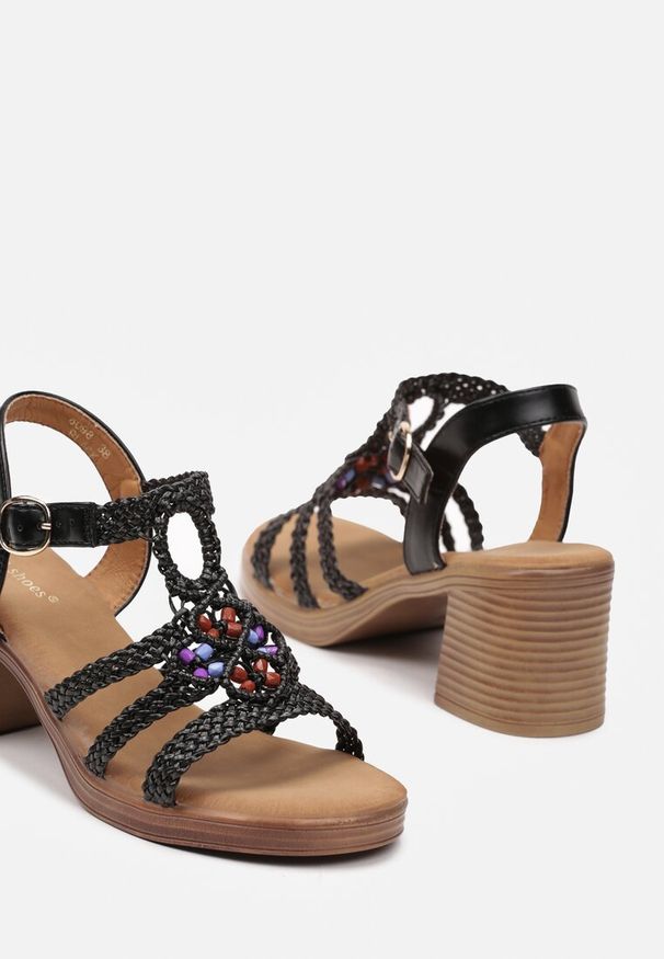 Renee - Czarne Sandały z Imitacji Skóry na Słupku z Plecionymi Paskami i Ozdobnymi Koralikami Elltina. Okazja: na spacer. Zapięcie: pasek. Kolor: czarny. Materiał: skóra. Sezon: lato. Obcas: na słupku. Styl: elegancki