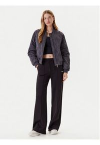 Guess Kurtka bomber W5YL08 WHDK2 Szary Regular Fit. Kolor: szary. Materiał: syntetyk #6
