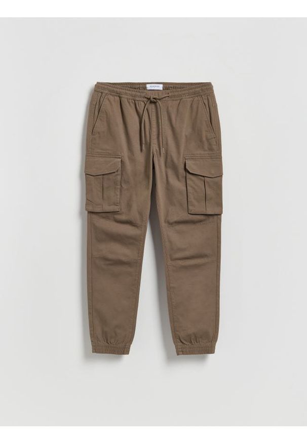 Reserved - Spodnie jogger cargo - beżowy. Kolor: beżowy. Materiał: bawełna, tkanina