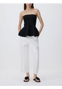 Reserved - Top z baskinką - czarny. Kolor: czarny. Materiał: dzianina, wiskoza. Wzór: gładki #1