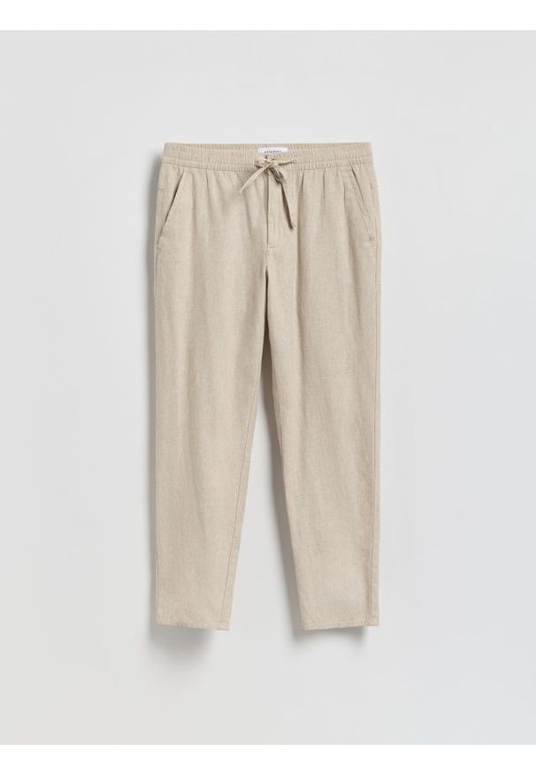 Reserved - Spodnie carrot z lnem - beżowy. Kolor: beżowy. Materiał: len