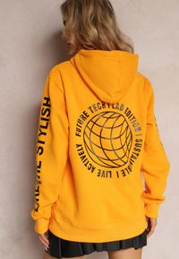 Renee - Pomarańczowa Ocieplona Bluza Kangurka z Ozdobnym Napisem na Rękawie Ticomes. Typ kołnierza: kaptur. Kolor: pomarańczowy. Materiał: polar, tkanina, dzianina. Wzór: napisy. Styl: elegancki #3