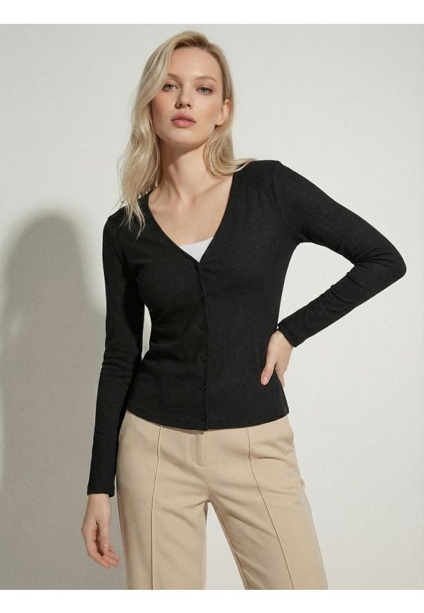 Sinsay - Prążkowana bluzka z wiskozy - czarny. Kolor: czarny. Materiał: prążkowany, wiskoza