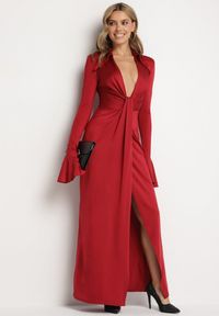 Born2be - Bordowa Koktajlowa Sukienka z Usztywnioną Linią Ramion i Rozkloszowanymi Rękawami Semirienne. Kolor: czerwony. Wzór: aplikacja. Styl: wizytowy #7